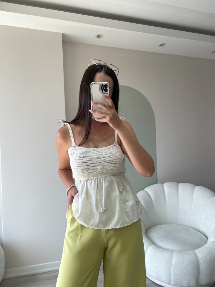 Askıları Bağlamalı Papatyalı Bluz