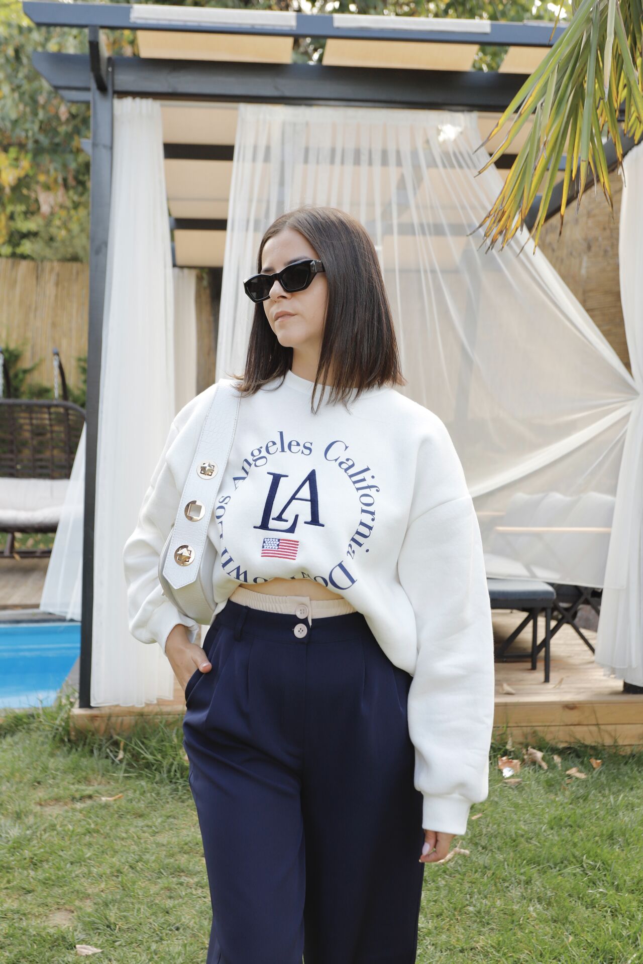 Ekru Nakışlı Yazılı Sweatshirt