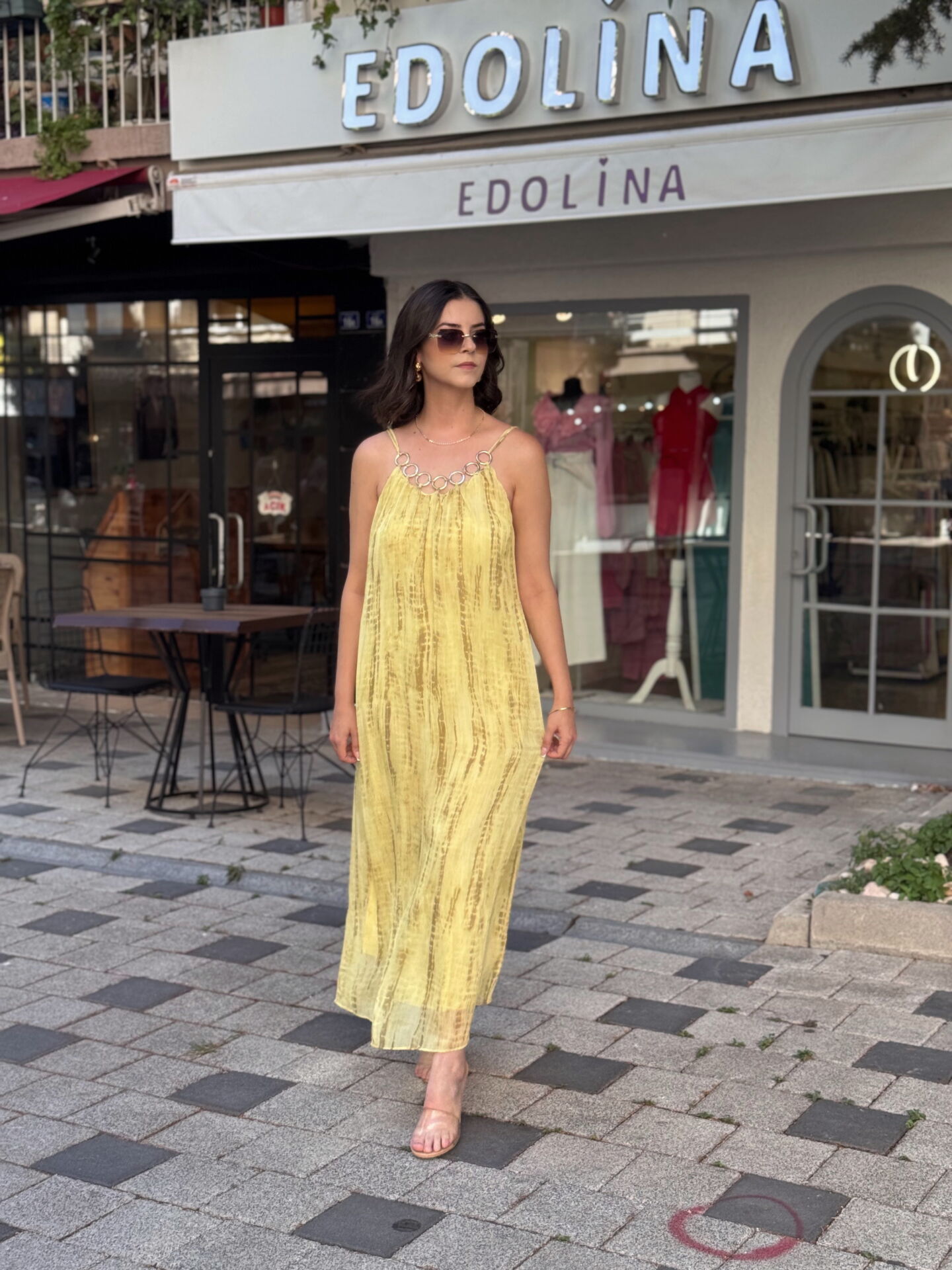 Zincir Detaylı Batik Desenli Şifon Elbise Sarı