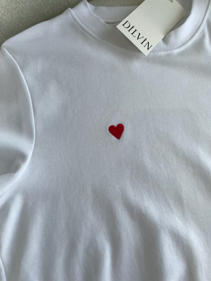 Dilvin Kalp Nakışlı Pamuklu Tshirt