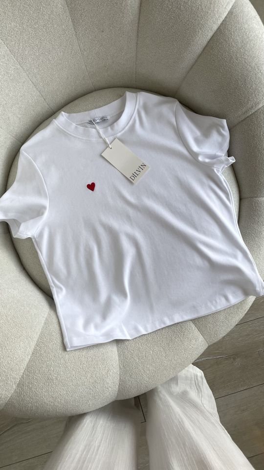 Dilvin Kalp Nakışlı Pamuklu Tshirt