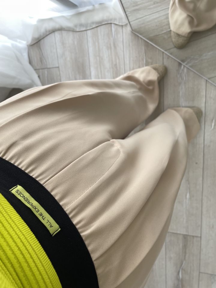 Beli Lastik Detaylı Pileli Pantolon Bej