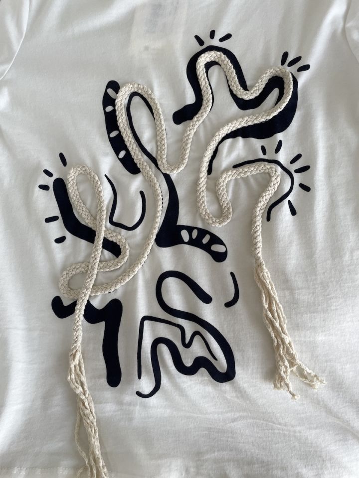 Desenli ve Saçak Detaylı Tshirt Lacivert Beyaz