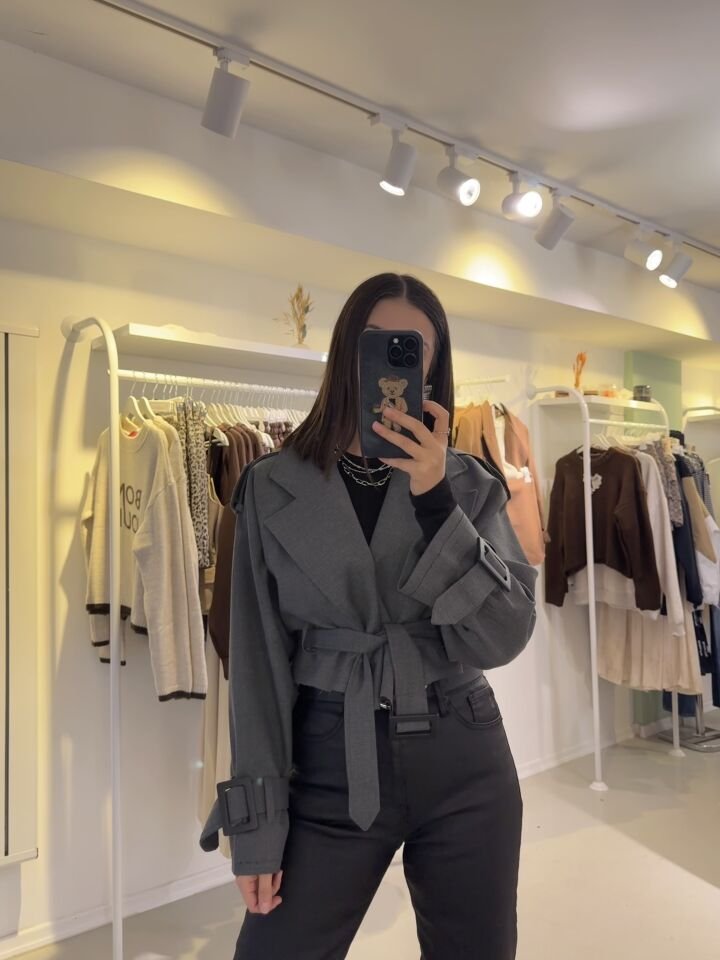 Kemer Detaylı Kısa Trençkot Gri