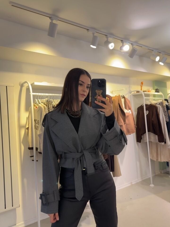 Kemer Detaylı Kısa Trençkot Gri