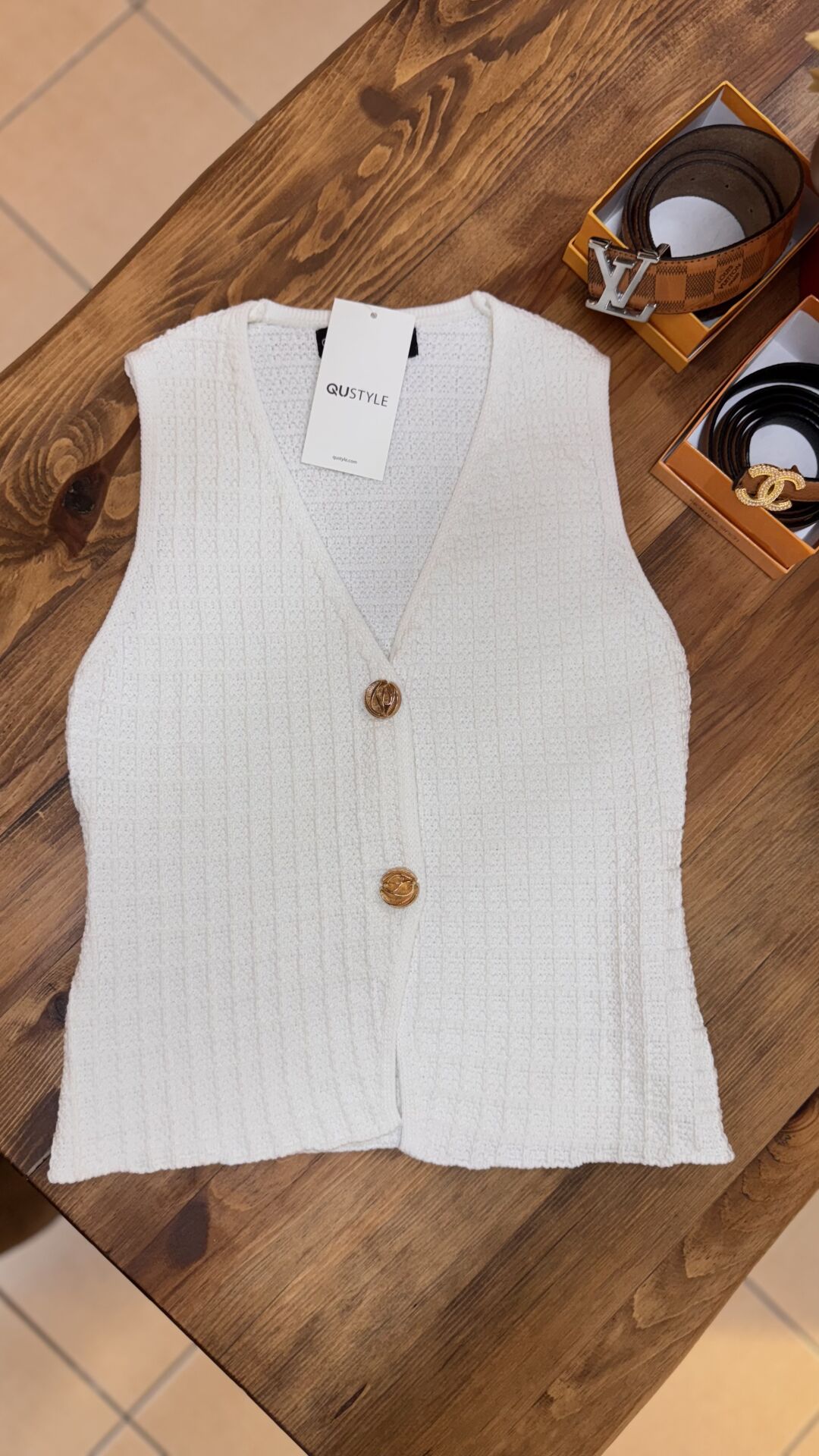 Gold Düğmeli Triko Yelek