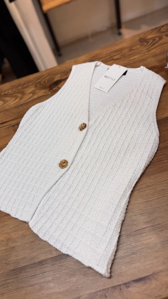 Gold Düğmeli Triko Yelek