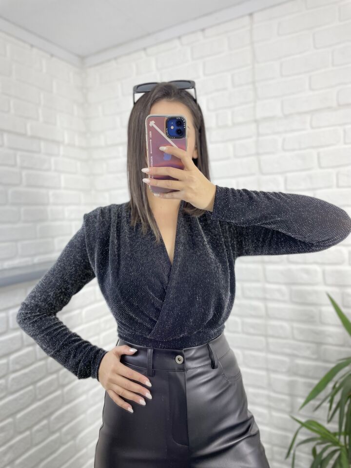 Simli Kruvaze Yaka Vatkalı Bluz