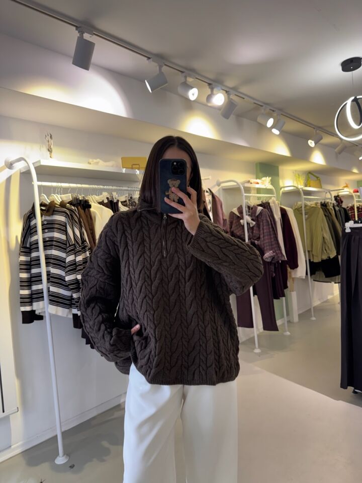 Saç Örgü Yakası Fermuarlı Kazak Kahve