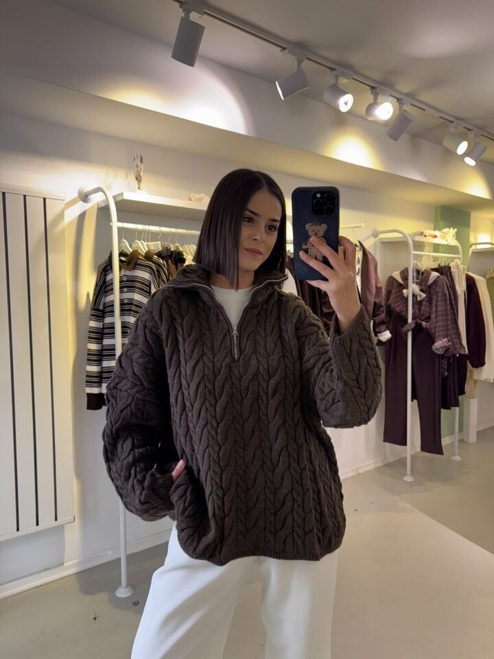 Saç Örgü Yakası Fermuarlı Kazak Kahve