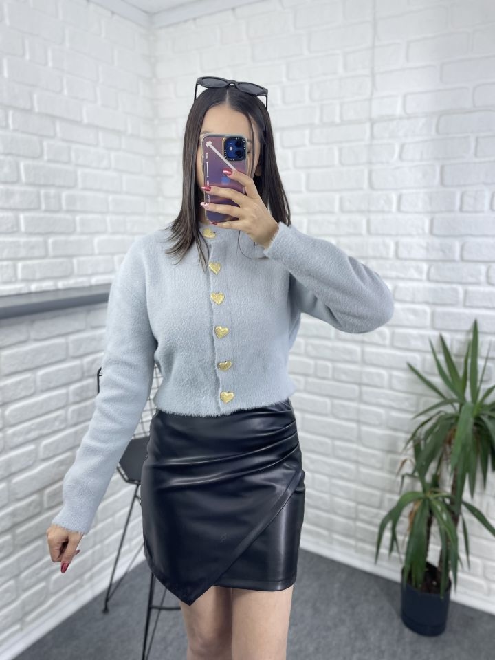 Gri Kalp Düğme Detaylı Yumoş Hırka