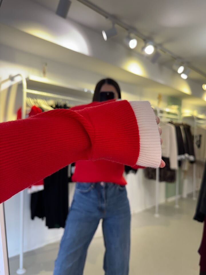 Biyeli Düğmeli Yaka Triko Kırmızı