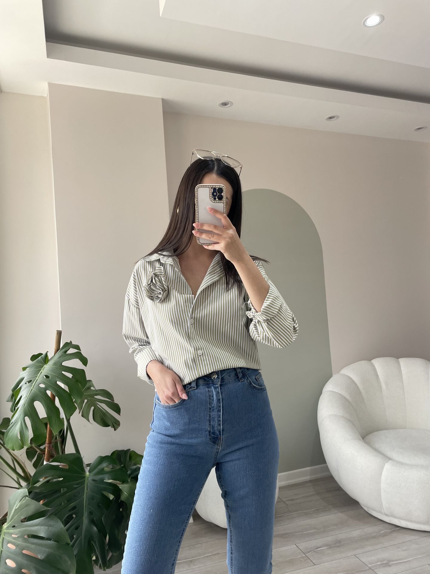 Gül Broşlu Gömlek Yeşil