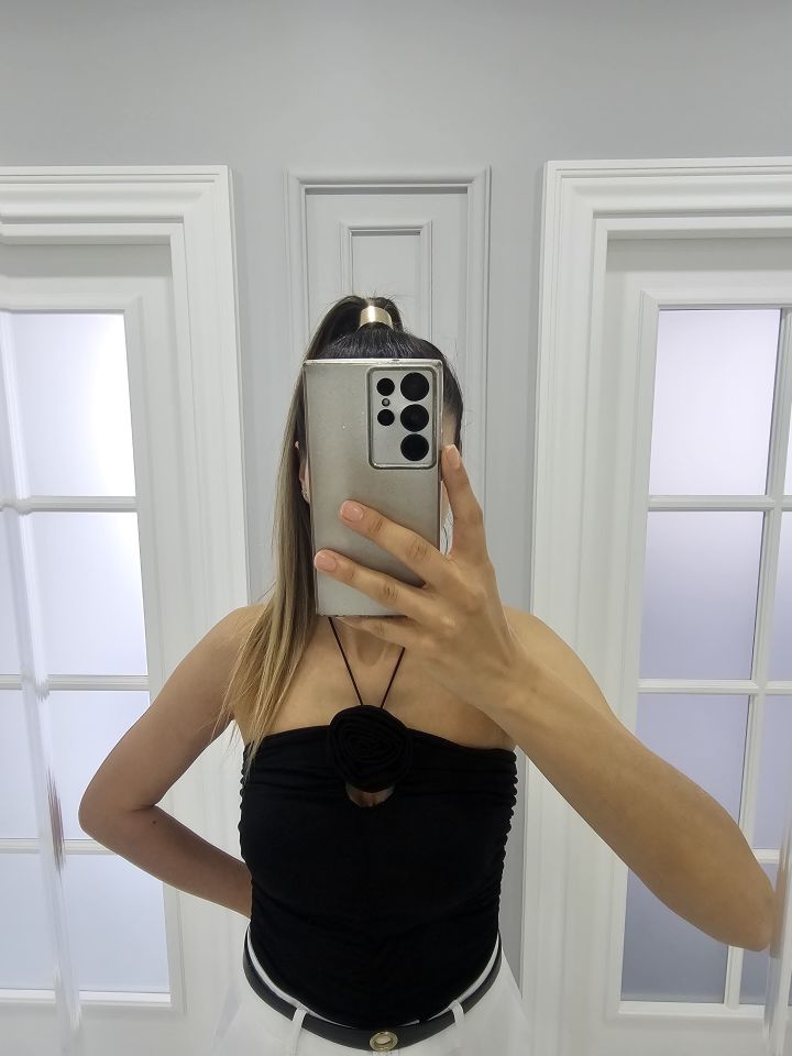 Gül Broşlu Boyundan Bağlamalı Body  Siyah